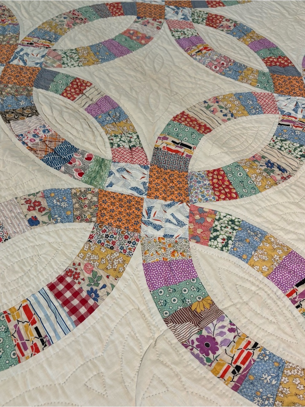 Vintage 1930s Handmade Double Wedding Ring Pattern Quilt (86" x 88") Cottagecore - Picture 4 of 16